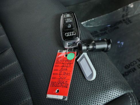 Used 2023 Audi e-tron Premium Plus w/ Premium Plus Package AWD/4WD image 39