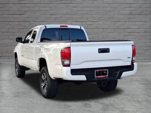 Used 2016 Toyota Tacoma TRD Sport w/ Towing Package AWD/4WD image 4