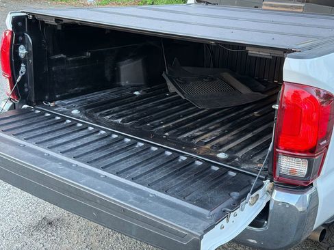 Used 2023 Toyota Tacoma SR5 AWD/4WD image 9