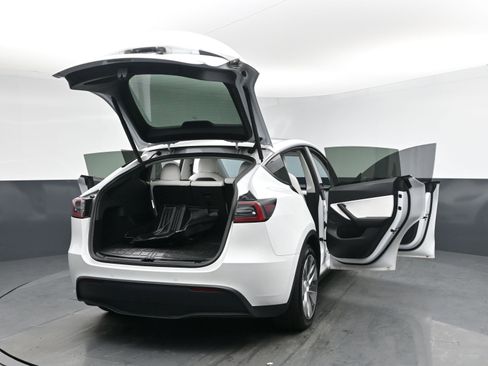 Used 2021 Tesla Model Y Long Range AWD/4WD image 25