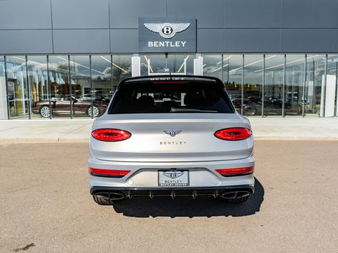 Certified 2022 Bentley Bentayga AWD/4WD image 11