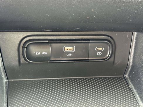 Used 2023 Kia Sportage LX image 8