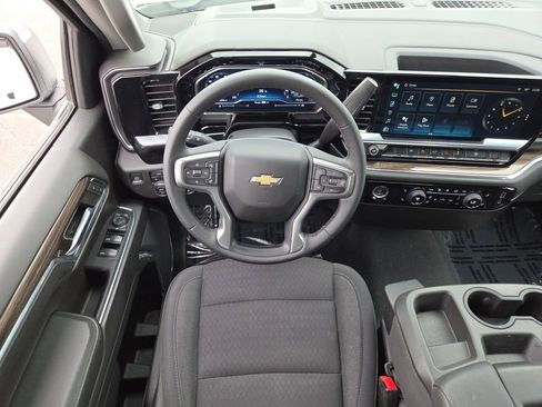 Used 2023 Chevrolet Silverado 1500 LT AWD/4WD image 4