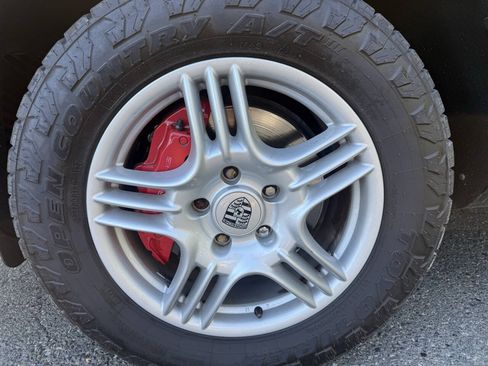 Used 2005 Porsche Cayenne Turbo AWD/4WD image 33