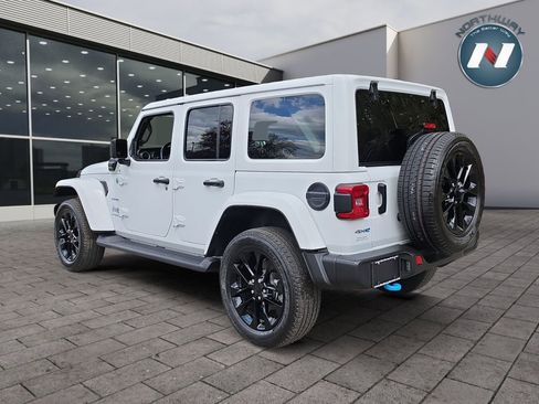 Used 2022 Jeep Wrangler Unlimited Sahara w/ Cold Weather Group AWD/4WD image 3