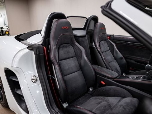 Used 2018 Porsche 718 Boxster GTS RWD image 15