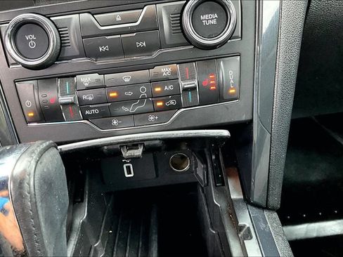 Used 2017 Ford Explorer XLT w/ Equipment Group 202A FWD image 36