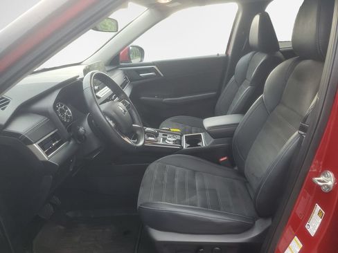 Used 2023 Mitsubishi Outlander SE AWD/4WD image 12
