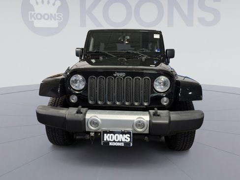 Used 2015 Jeep Wrangler Unlimited Sahara w/ Connectivity Group AWD/4WD image 11
