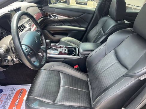 Used 2019 INFINITI Q70 Luxe w/ Sport Package RWD image 8