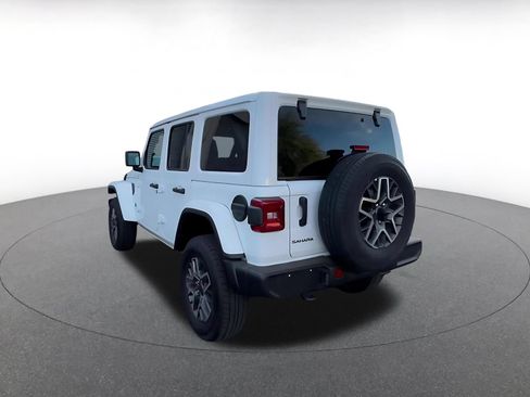 Used 2025 Jeep Wrangler Unlimited Sahara AWD/4WD image 11