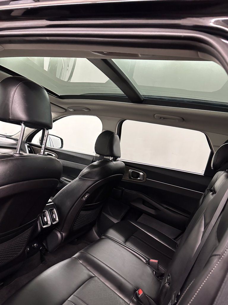 Used 2022 Kia Sorento S w/ Panoramic Sunroof Package AWD/4WD image 24