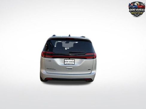 New 2026 Chrysler Pacifica Select w/ S Appearance Package AWD/4WD image 4