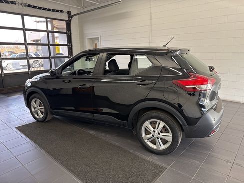 Used 2020 Nissan Kicks S image 5
