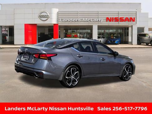 Used 2025 Nissan Altima 2.5 SR image 3