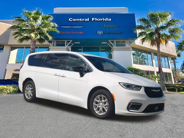 Certified 2026 Chrysler Pacifica Select FWD image 2