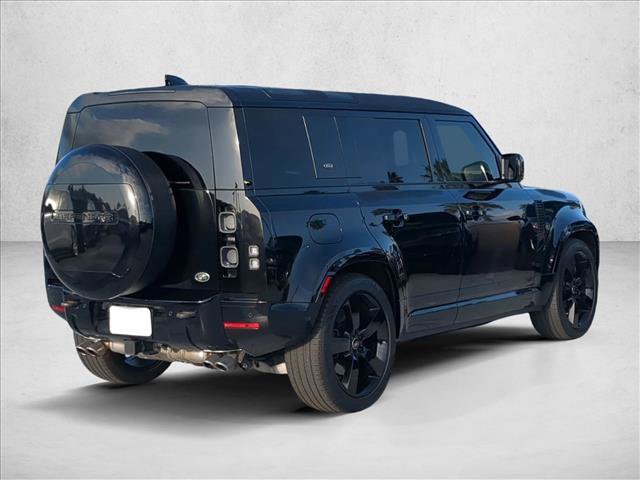 Used 2023 Land Rover Defender 110 V8 AWD/4WD image 5