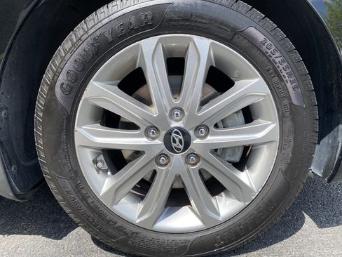 Used 2015 Hyundai Elantra SE w/ Option Group 03 FWD image 12