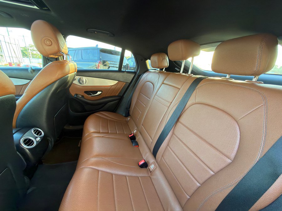 Used 2020 Mercedes-Benz GLC 300 4MATIC Coupe image 32