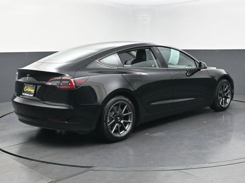 Used 2021 Tesla Model 3 Standard Range Plus image 4