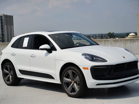 Used 2026 Porsche Macan image 7