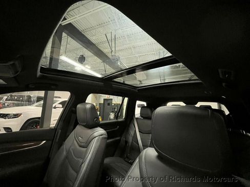 Used 2024 Cadillac XT6 Sport w/ LPO, ONYX Package image 21