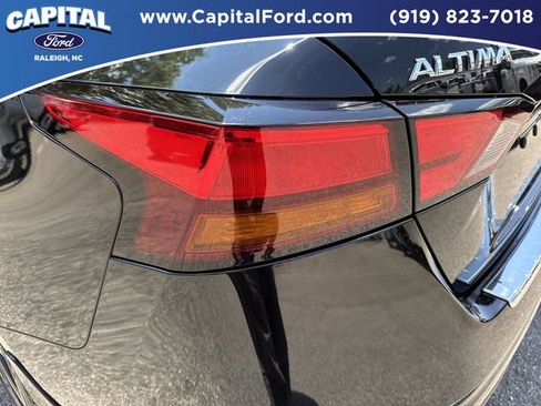 Used 2022 Nissan Altima 2.5 SR FWD image 15