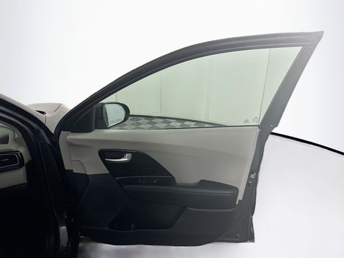 Used 2018 Kia Niro EX image 29