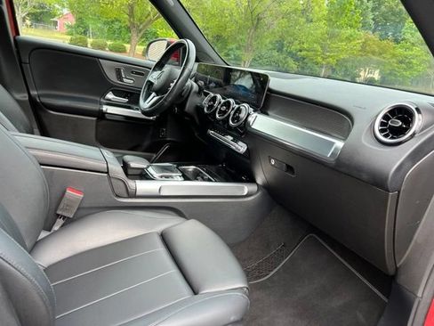 Used 2020 Mercedes-Benz GLB 250 4MATIC w/ Premium Package image 22