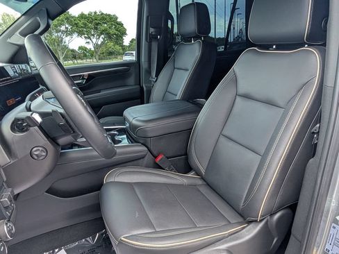 Used 2025 Chevrolet Tahoe Premier w/ Sun And Tow Package AWD/4WD image 9