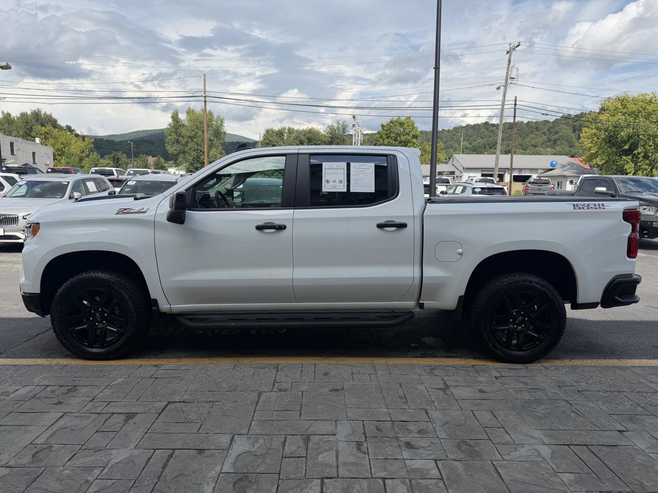 Used 2025 Chevrolet Silverado 1500 LT Trail Boss w/ Convenience Package II AWD/4WD image 5