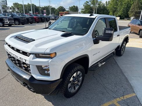 Used 2022 Chevrolet Silverado 2500 Custom w/ Custom Value Package AWD/4WD image 10