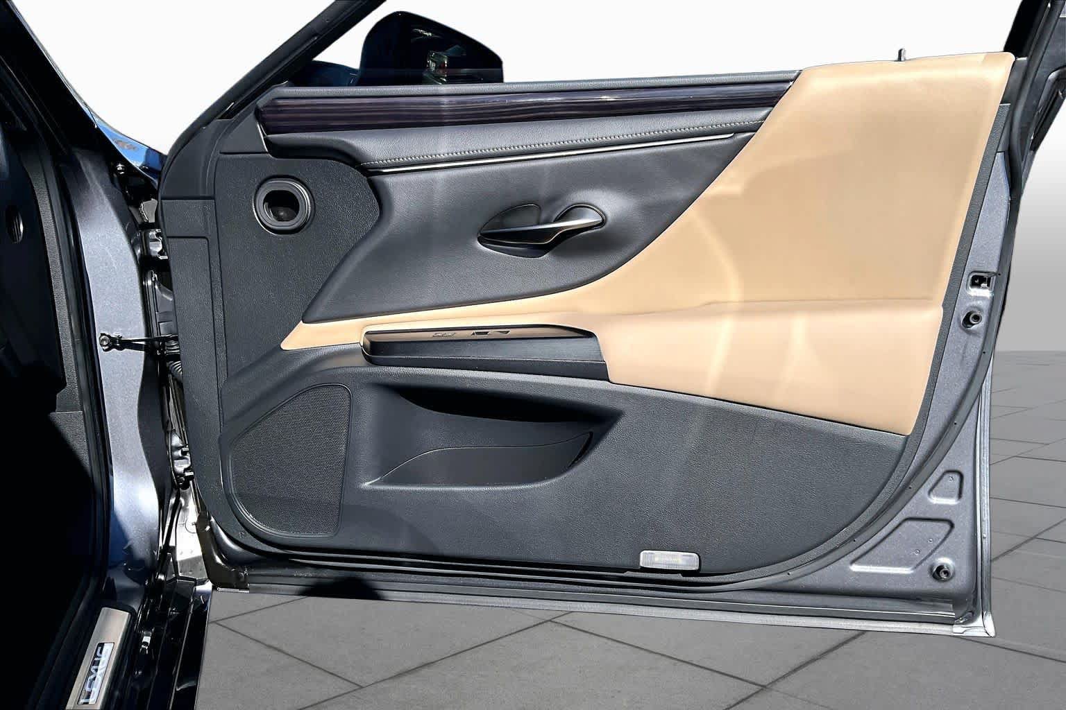Used 2020 Lexus ES 350 w/ Premium Package FWD image 21