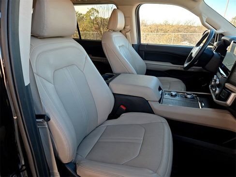 Used 2024 Ford Expedition Limited image 27