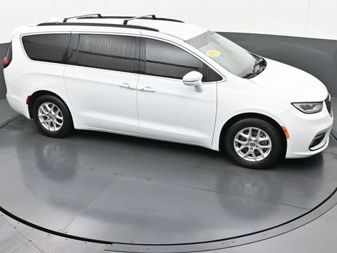 Used 2022 Chrysler Pacifica Touring-L image 27