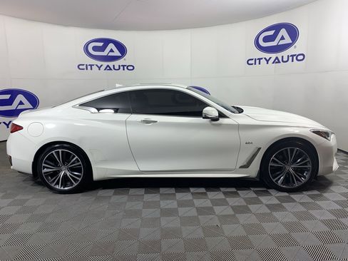 Used 2017 INFINITI Q60 2.0t w/ Moonroof Package image 2