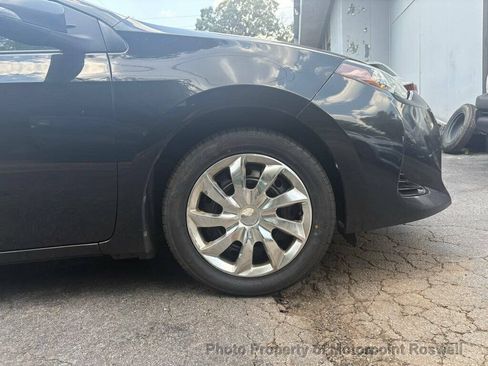 Used 2018 Toyota Corolla LE FWD image 25