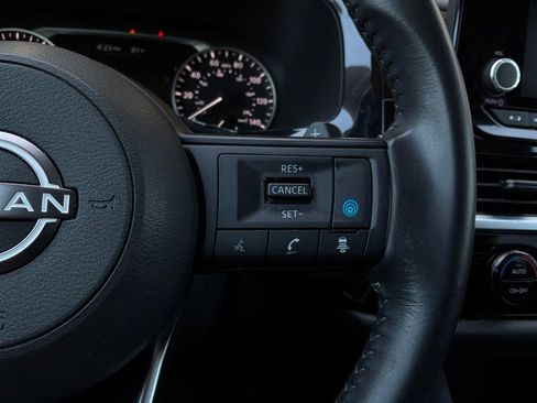 Used 2025 Nissan Pathfinder SV FWD image 36