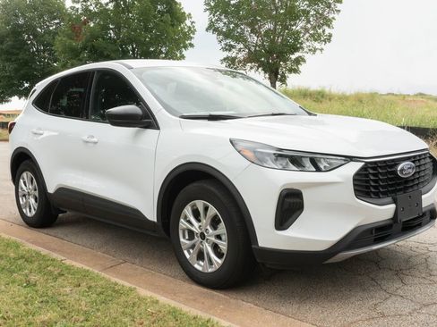 Used 2025 Ford Escape Active FWD image 3