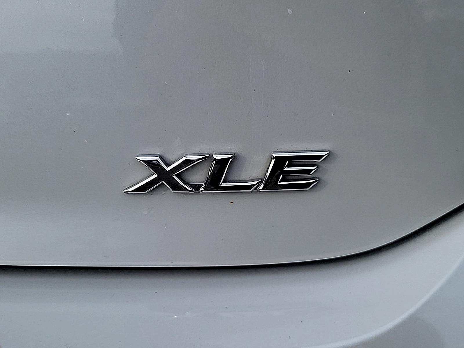 Used 2025 Toyota Camry XLE FWD image 30