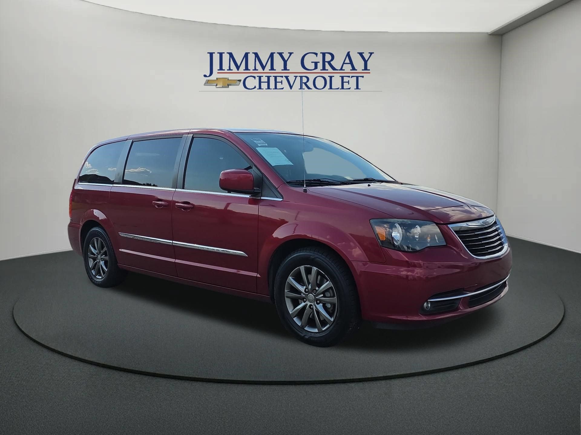 Used 2016 Chrysler Town & Country S FWD image 7
