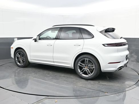 New 2025 Porsche Cayenne image 3