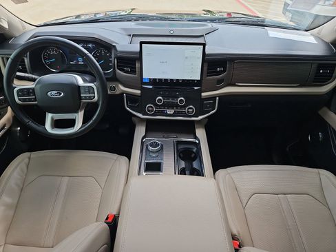 Used 2024 Ford Expedition Limited image 17