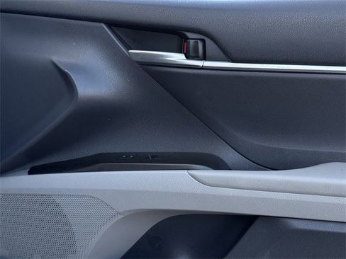 Used 2023 Toyota Camry SE image 26