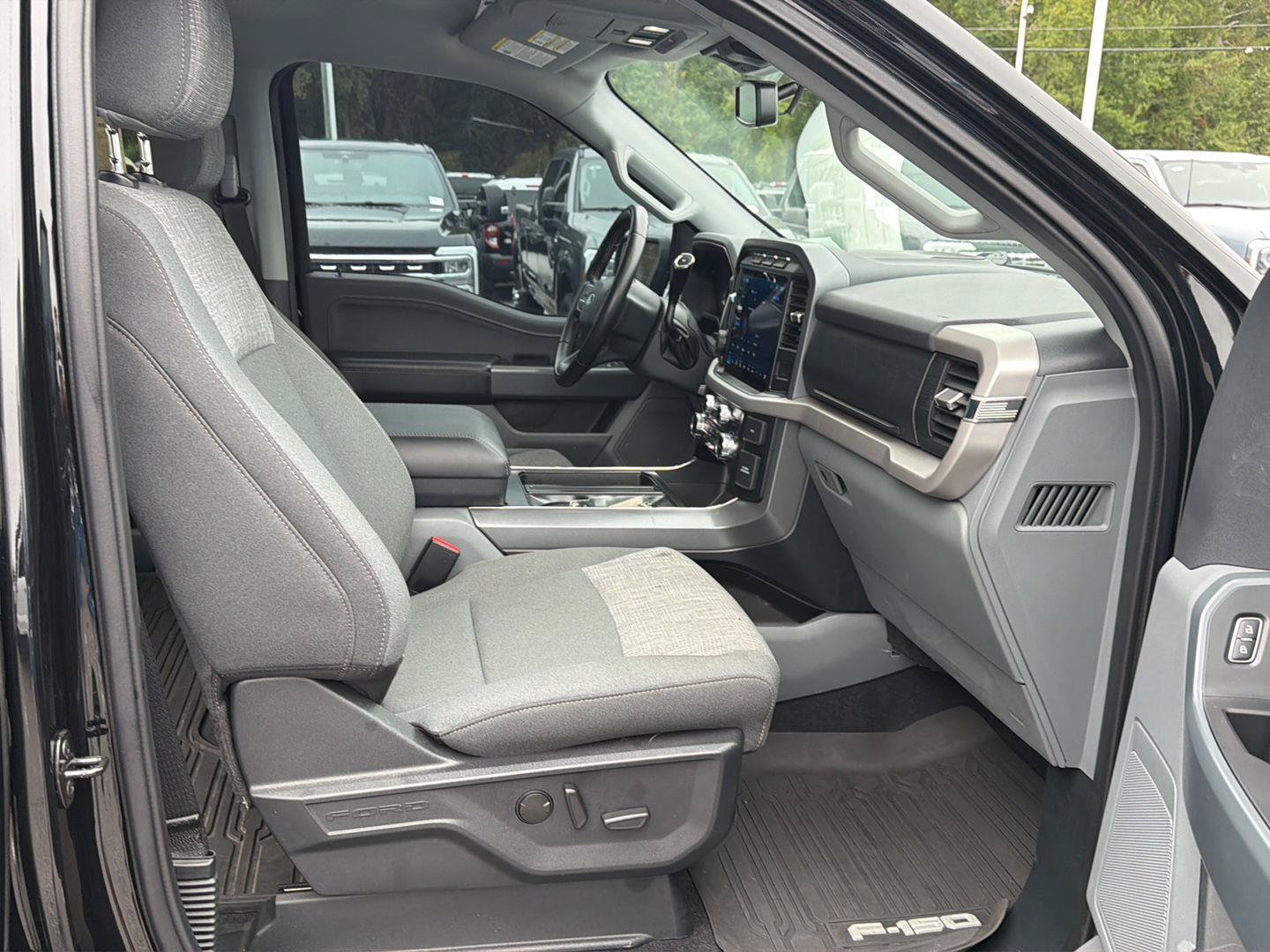 Used 2023 Ford F150 XLT w/ Equipment Group 302A High RWD image 13