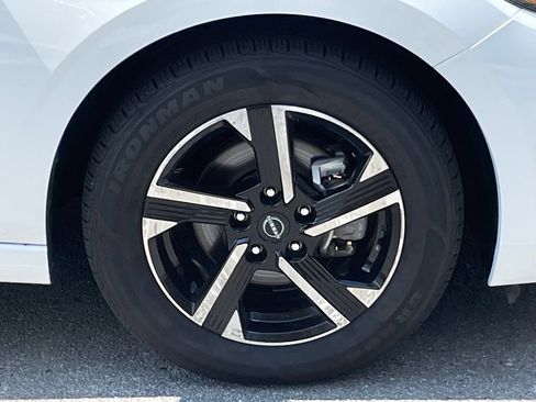 Used 2025 Nissan Sentra SV FWD image 31