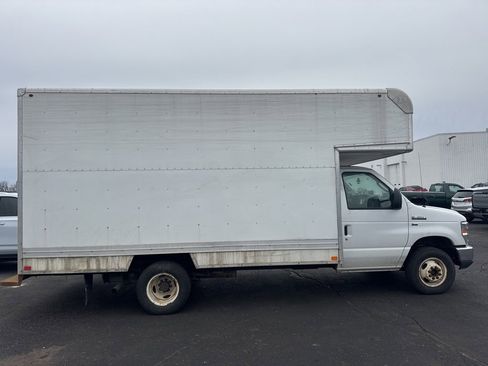 Used 2015 Ford E-350 and Econoline 350 Super Duty image 36