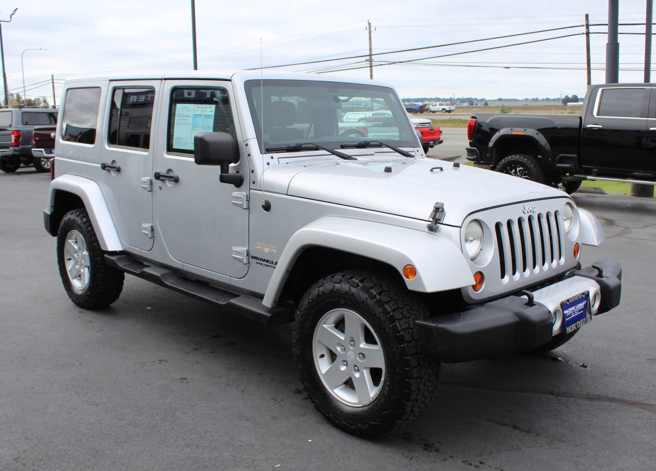 Used 2012 Jeep Wrangler Unlimited Sahara w/ Connectivity Group AWD/4WD image 8