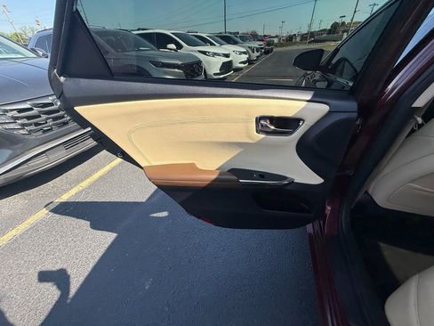 Used 2015 Toyota Avalon XLE Premium FWD image 18