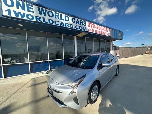 Used 2016 Toyota Prius Two image 1